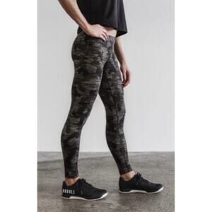 NoBull | Size Large Dark Camo Leggings